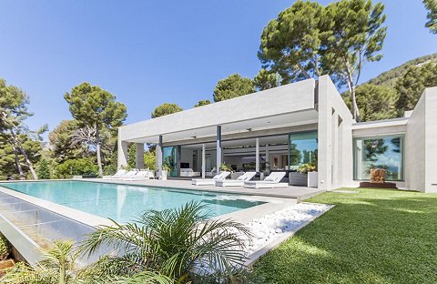 Top 12 Frontline Beach Villas for Sale in Mallorca